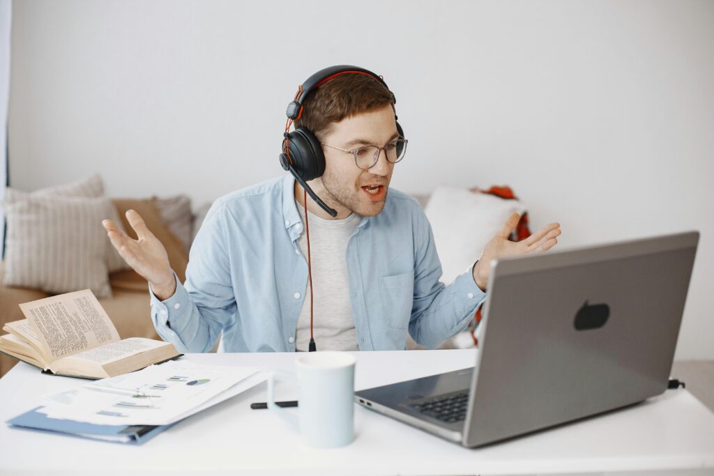 Cómo lidiar con comentarios negativos, haters y trolls en tu tienda online